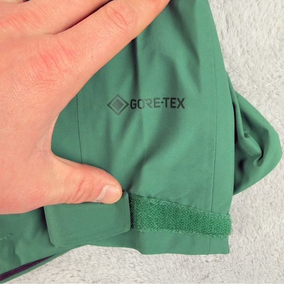 Patagonia NWT Women's Sz Small Calcite Gore-tex Green Jacket 84996 Style Number - Picture 3 of 16